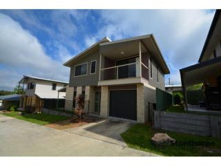 STANTHORPE STAND ALONE 3 BEDROOM TOWNHOUSE WITH VIEWS