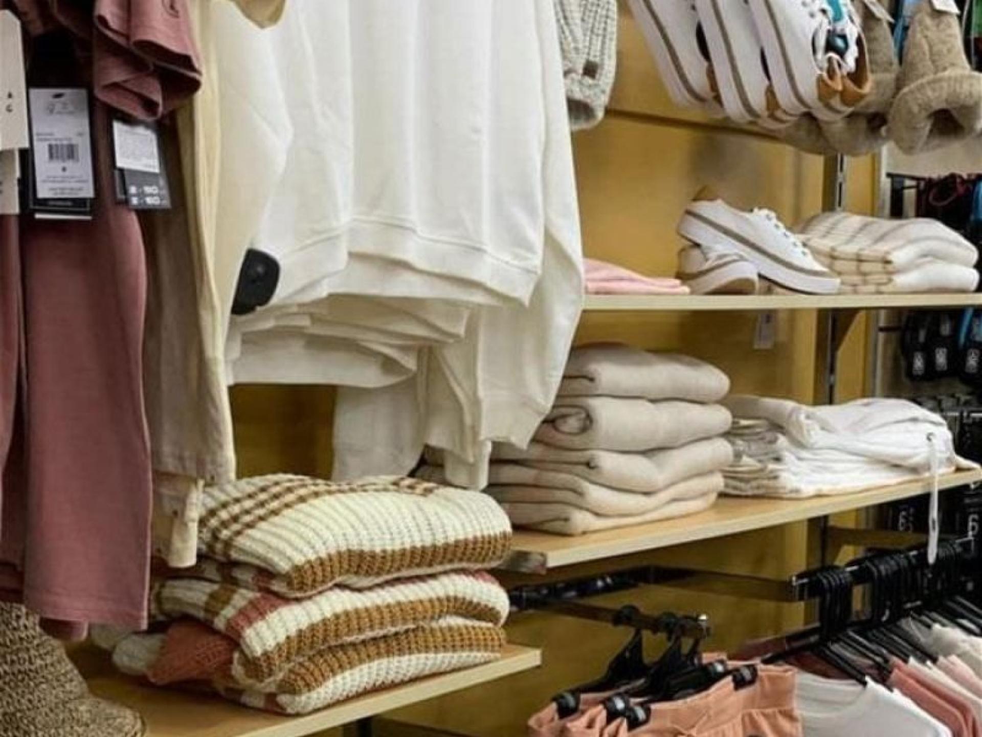 Popular Surf Retail Business 677535 1