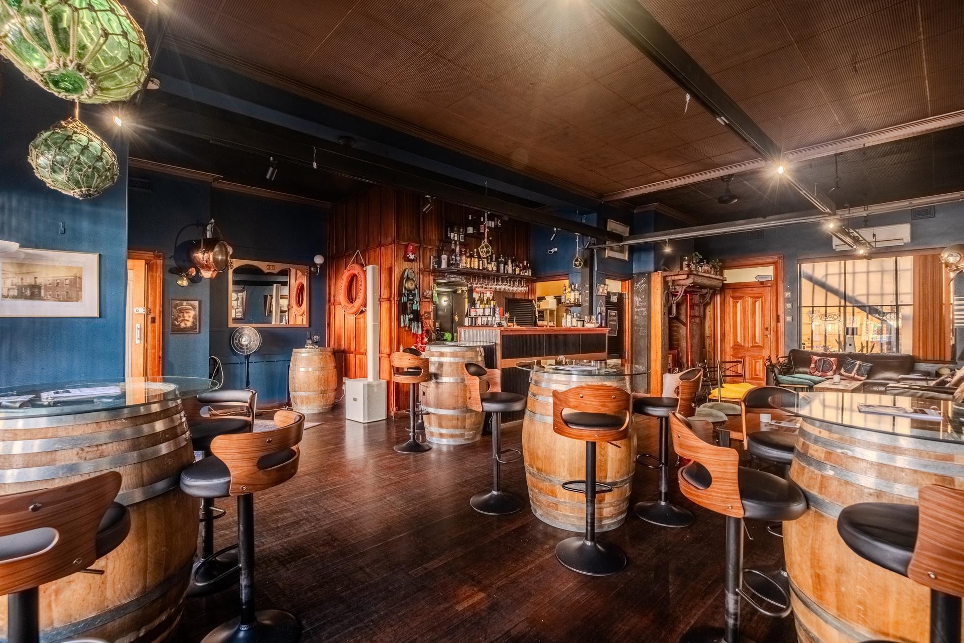 Stylish Wine Bar | 685063 3