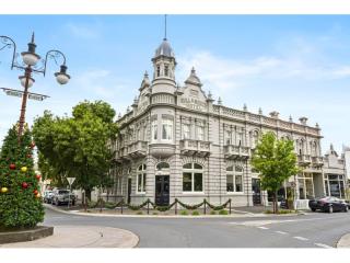 LEASEHOLD - Bull & Mouth Hotel Motel, Maryborough VIC - 1P0576