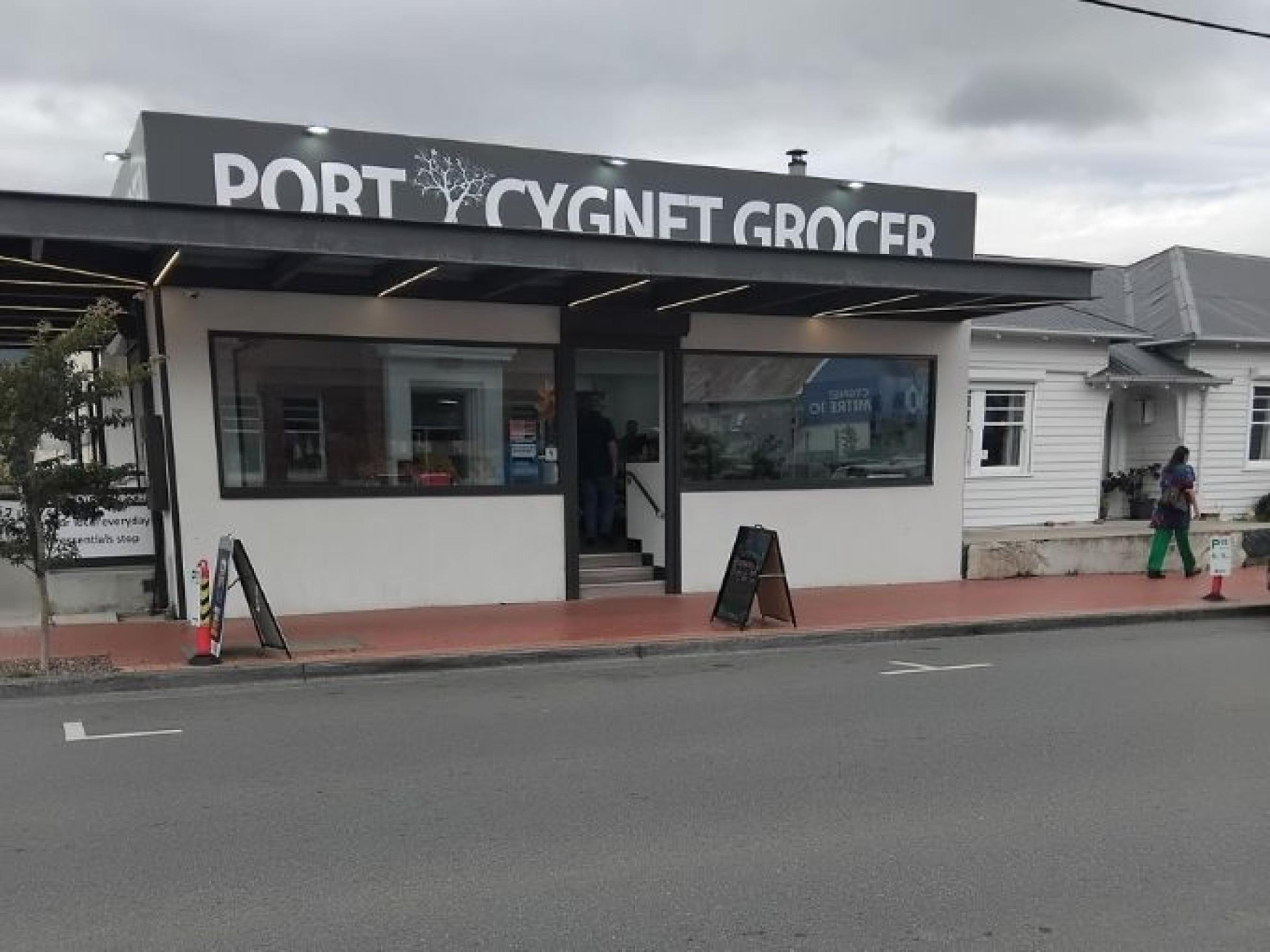 Freehold Port Cygnet Grocer 680031 1