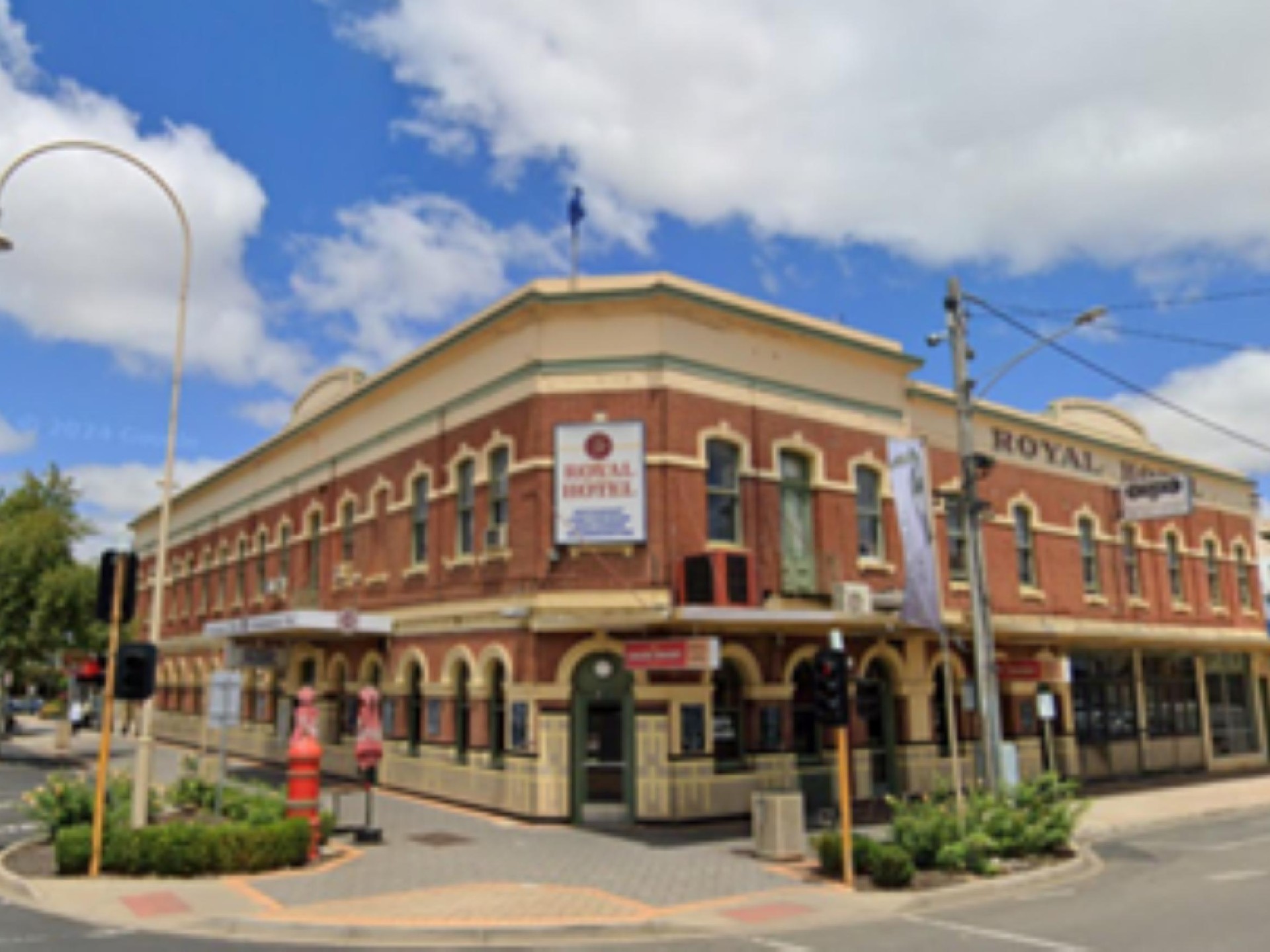 Royal Hotel Horsham – 683251 2