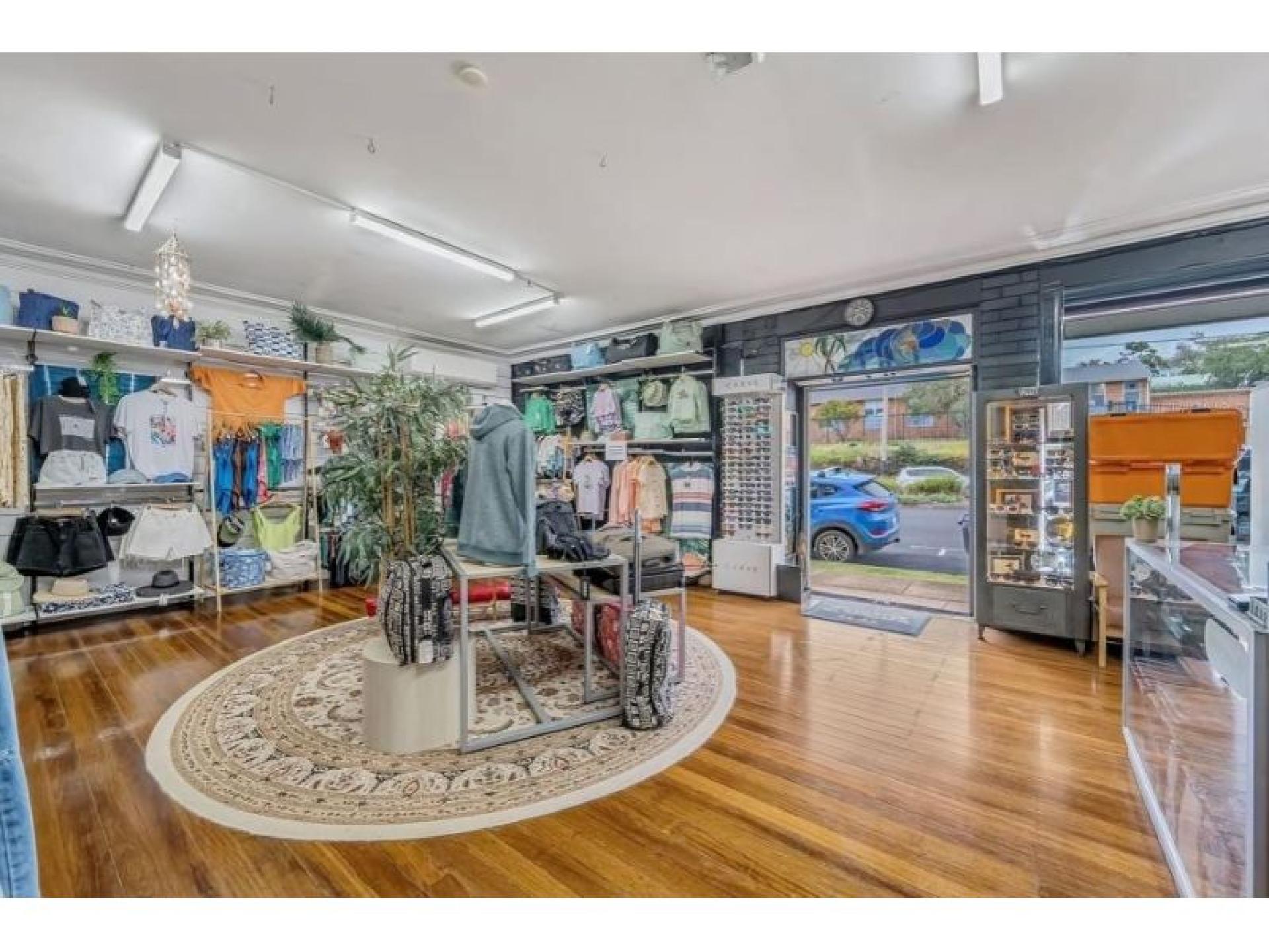 Surf Skate And Retail 681130 3