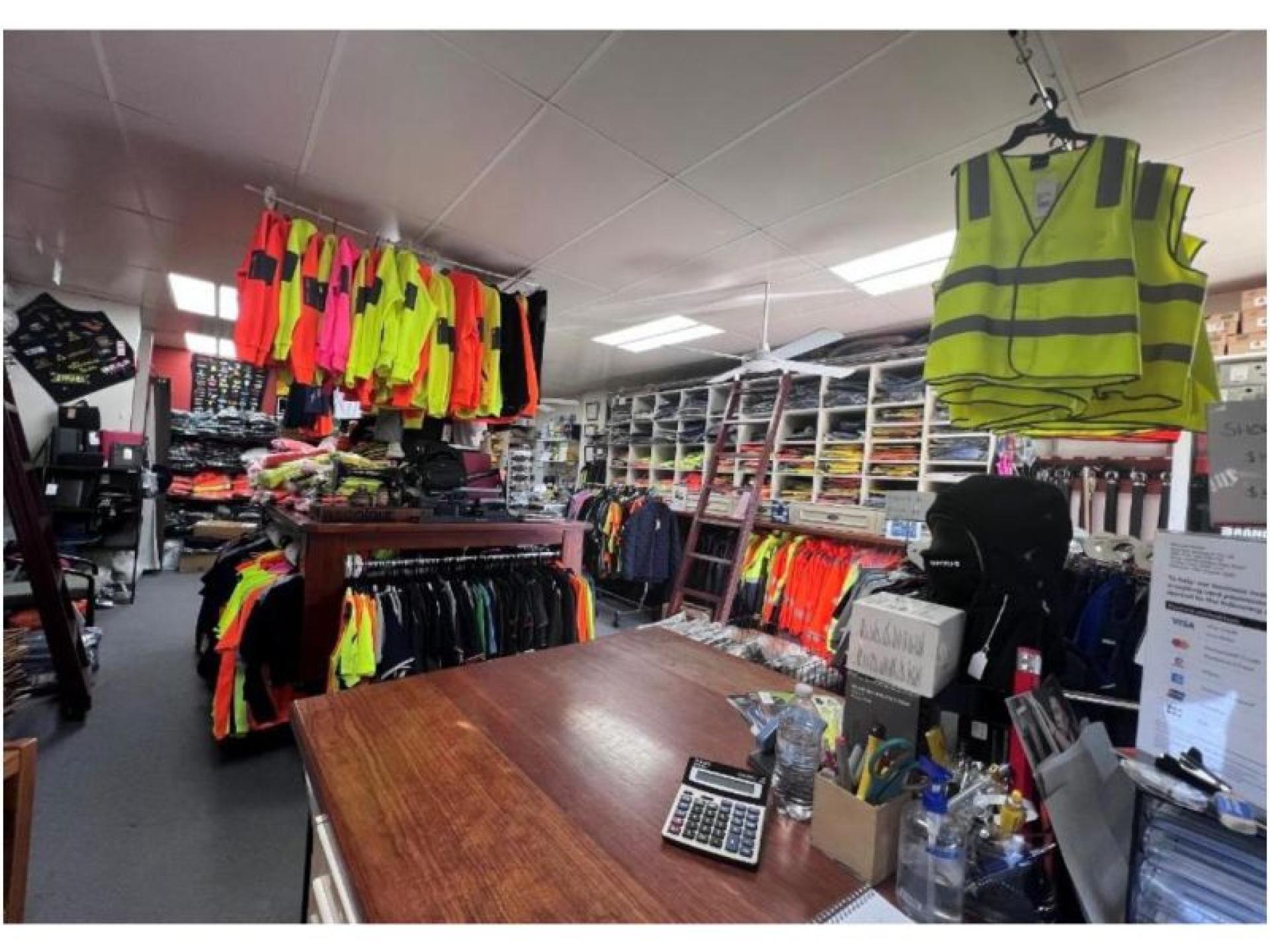 Workwear & Branded Apparel 684489 3