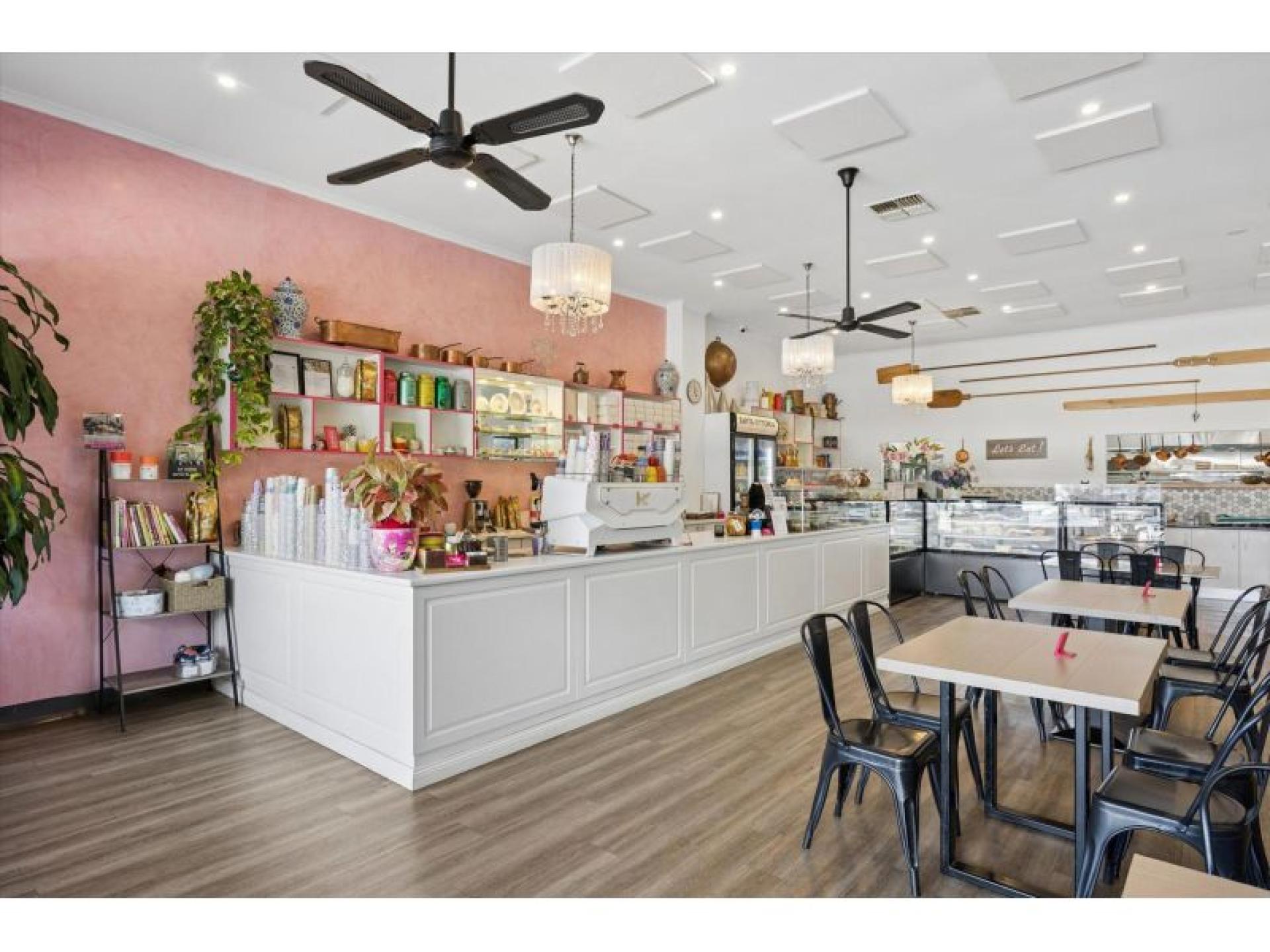 Cafe With Large Commercial 668209 1
