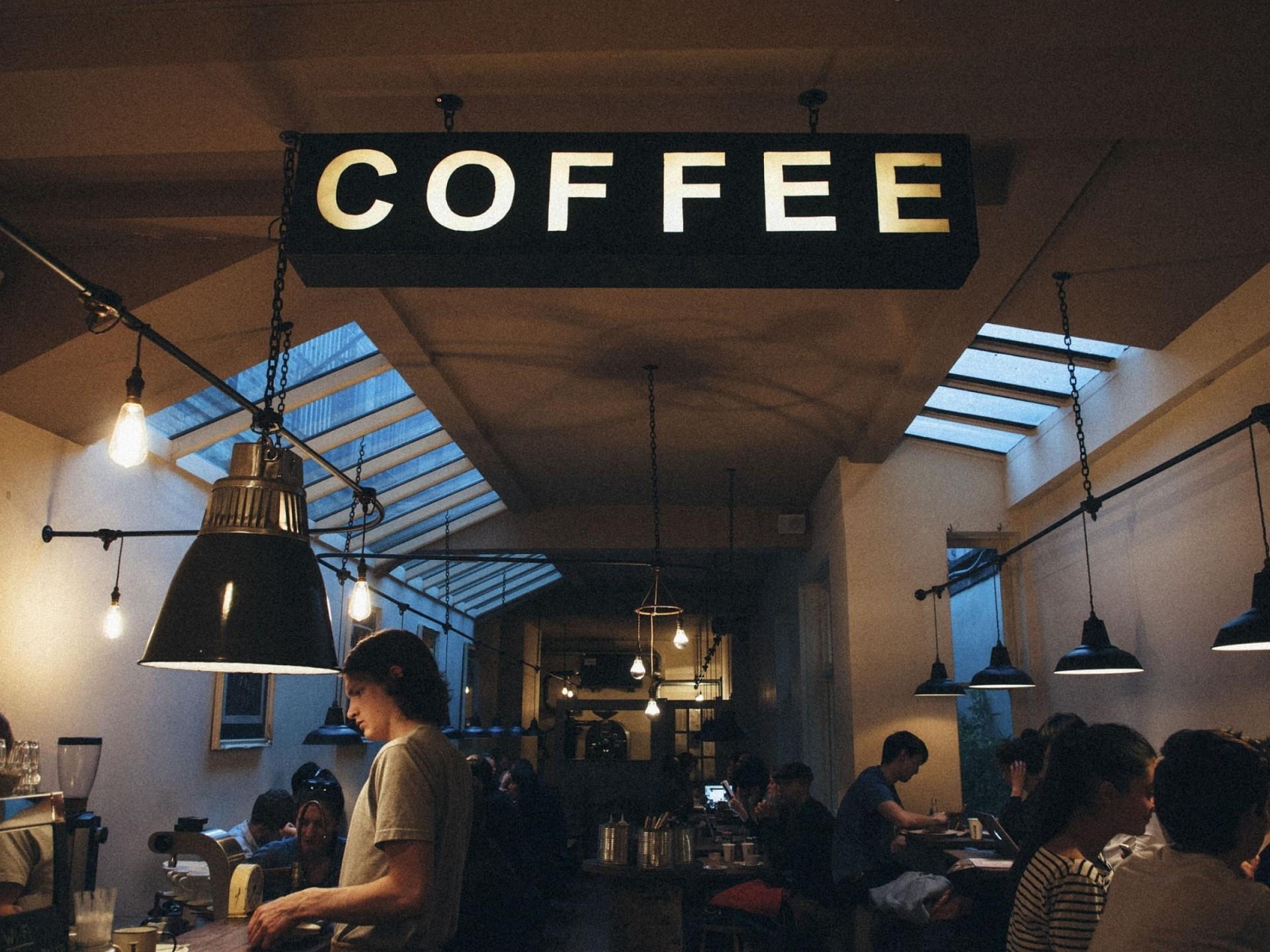 CafÉ Opposite Major Retailer- 678979 1