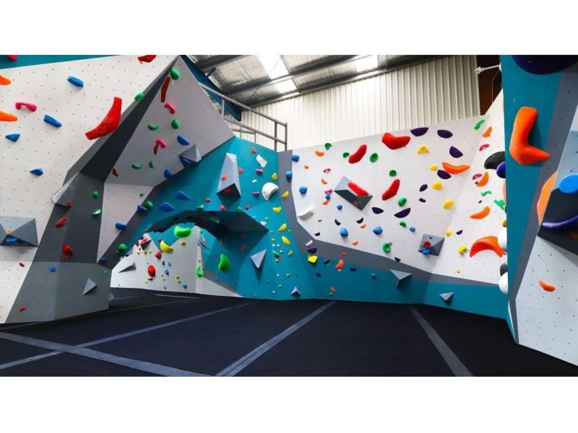 Premium Indoor Climbing & 684616 1