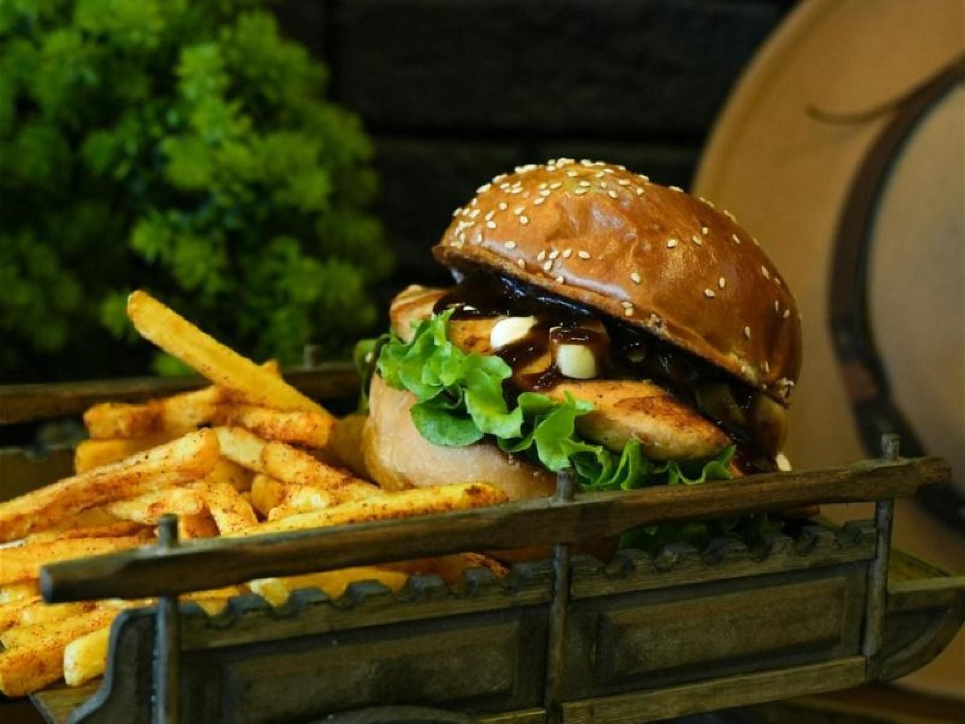 Busy Burger Business - 680119 3