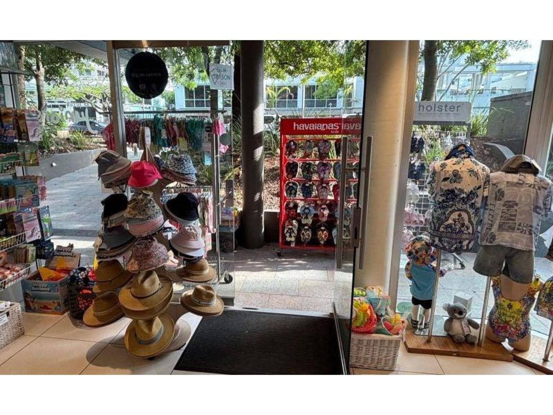 Urgent Sale : Iconic 676965 3