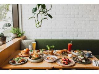 Thriving Cafe by Day, Bar by Night - PF1603