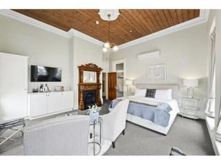 LEASEHOLD - Bull & Mouth Hotel Motel, Maryborough VIC - 1P0576