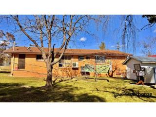SOLID BRICK HOME + BONUS RARE ELEVATED 2,341M² BLOCK (2 LOTS, 1 RATE!)