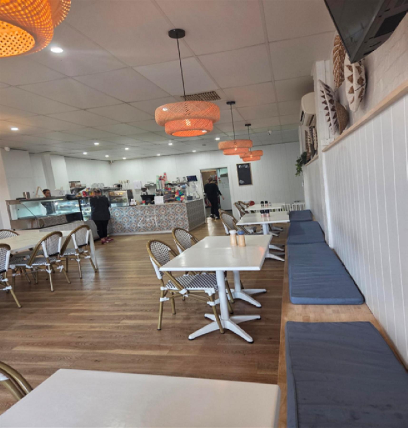 Well-established Regional Café & 684312 3