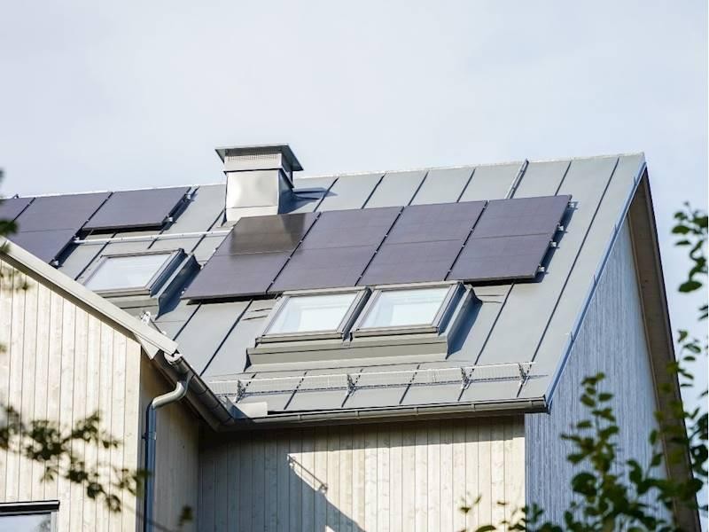 Award-winning Solar Battery & 680008 2