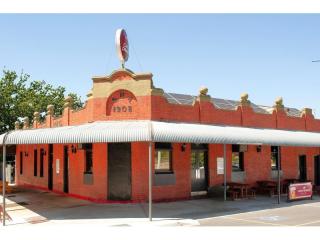 LEASEHOLD - Railway Hotel, Wangaratta VIC - 1P0577