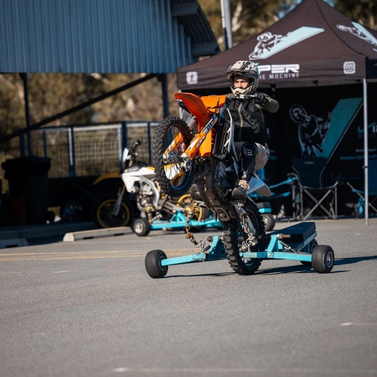 Motorcycle Wheelie School Business 680651 1