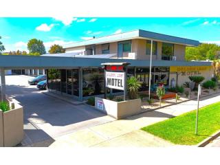 FREEHOLD - Vendor Terms Available - Golden Leaf Motel, Myrtleford VIC - 1P0584