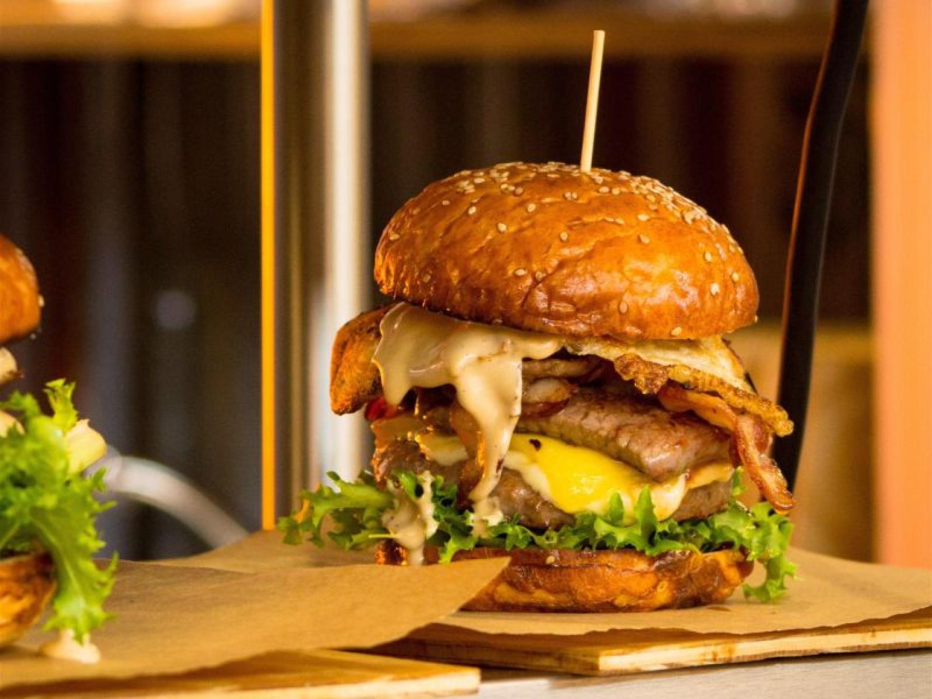 Burger Outlet / Fish 680785 1