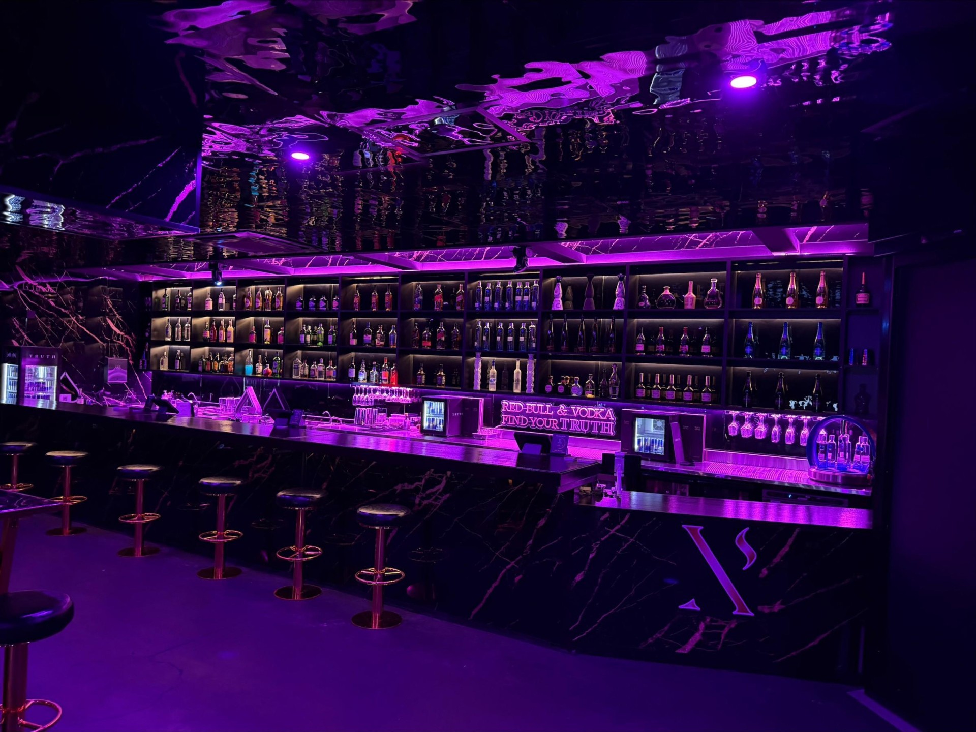 Bespoke Bar/club One Not 681728 2