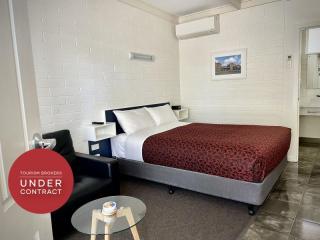 AN ABSOLUTE RIPPER LEASEHOLD MOTEL - 2682ML