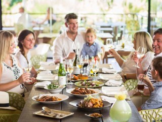 STUNNING SUBURBAN CAFÉ / RESTAURANT ...