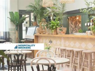 Beachside cafe with liquor license - GC