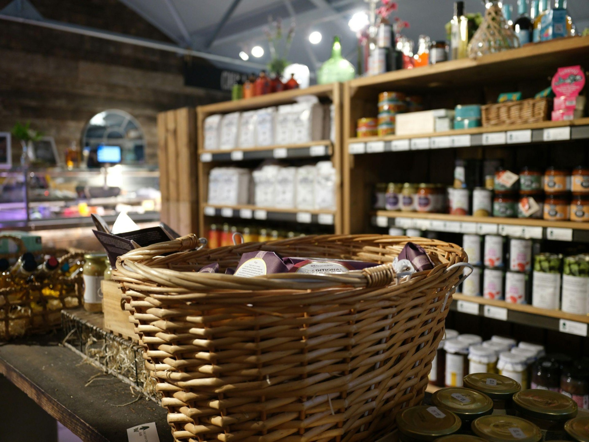 Gourmet Food Emporium 686350 3
