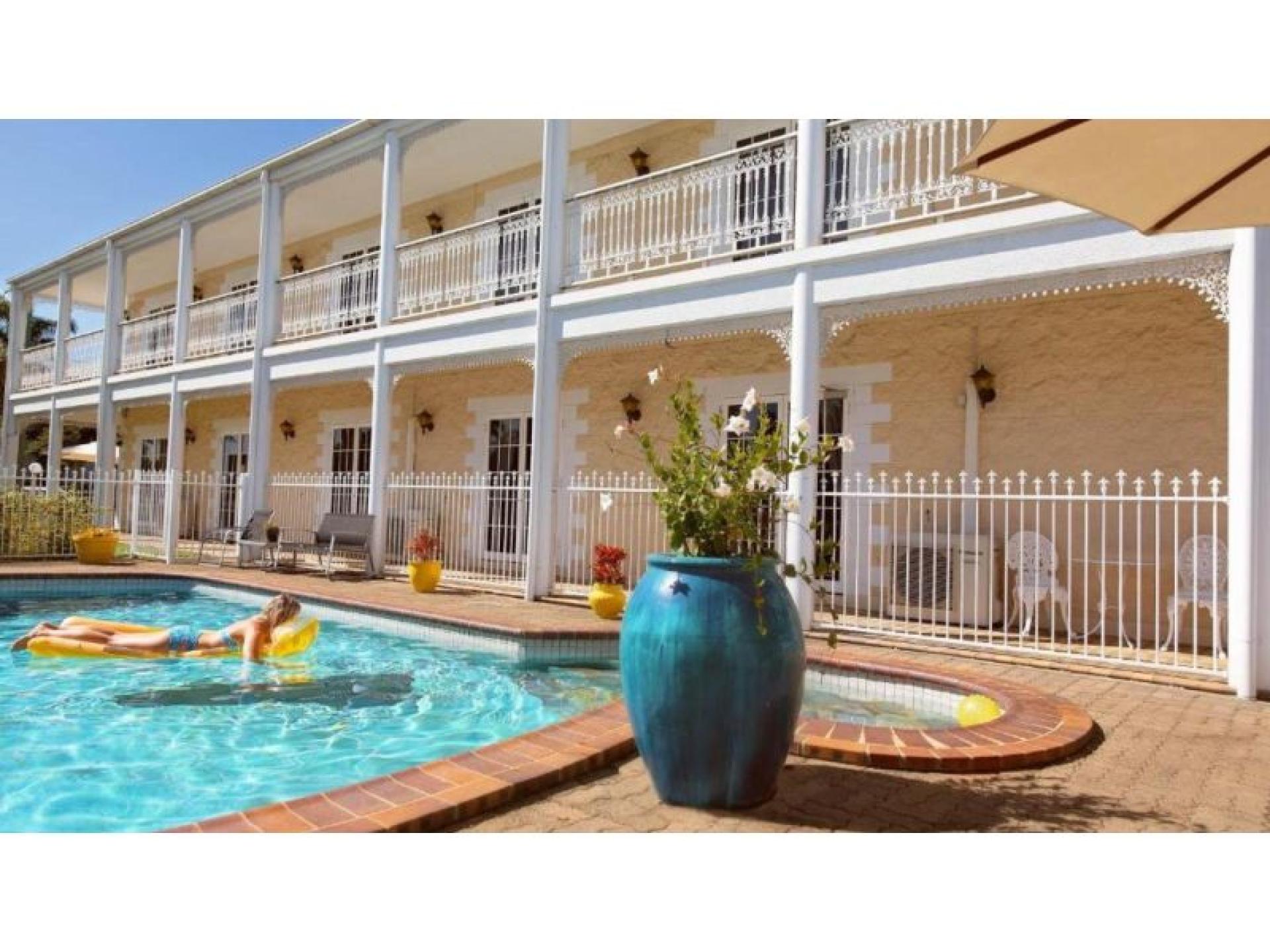 Under Offer - White 680681 2