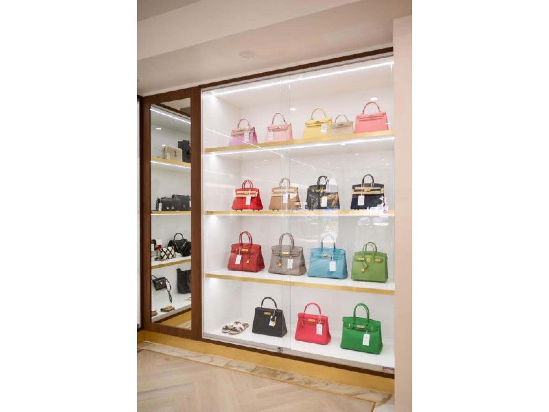 Luxury Designer Resale Boutique 678483 1
