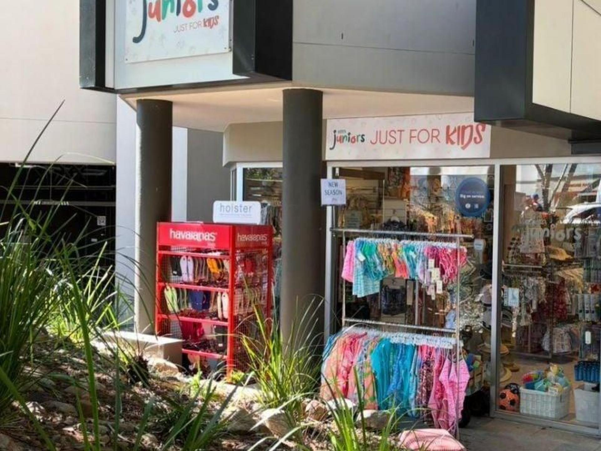 Urgent Sale : Iconic 676965 1