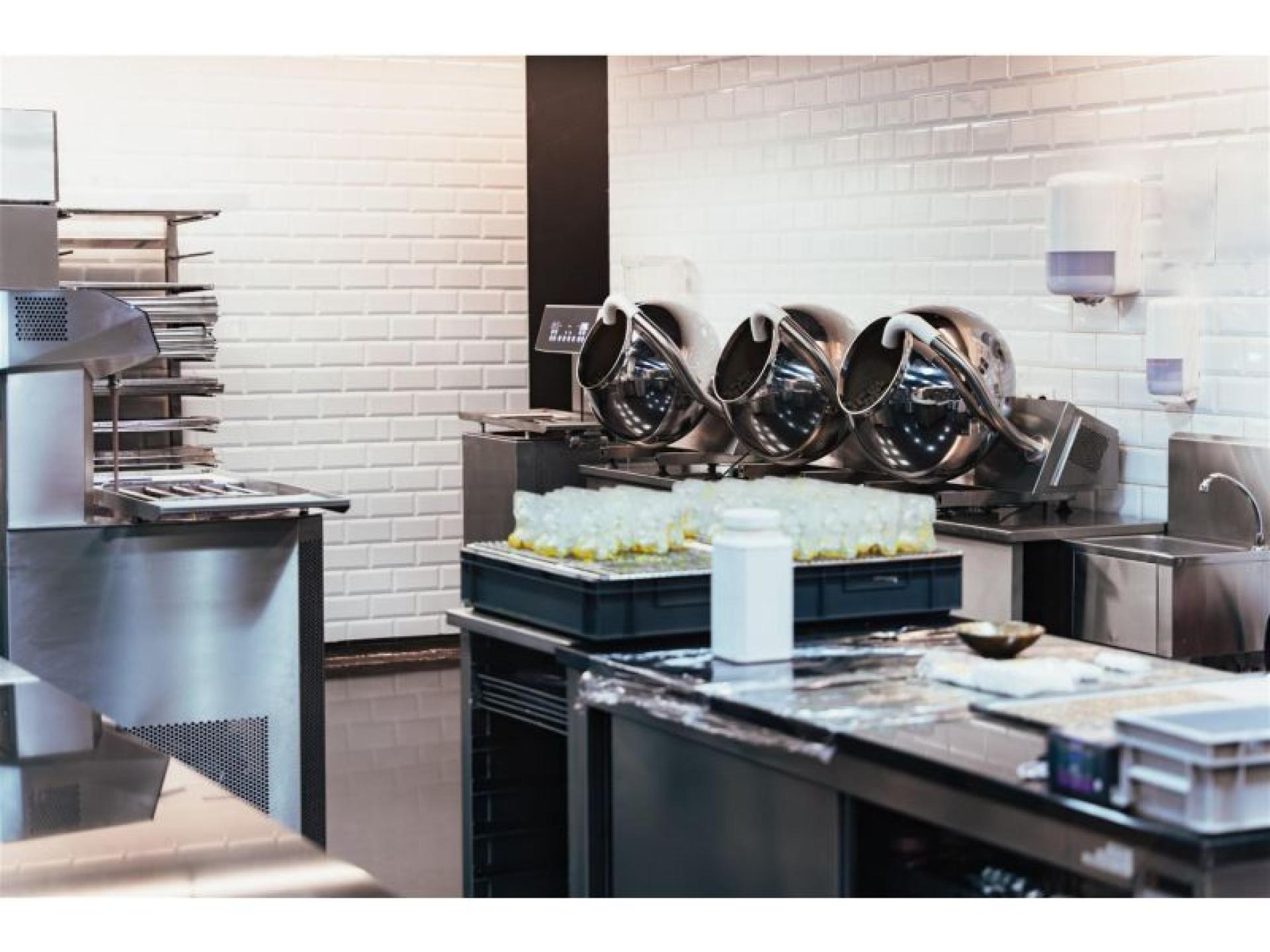 Production Kitchen Dark Kitchen 684987 1
