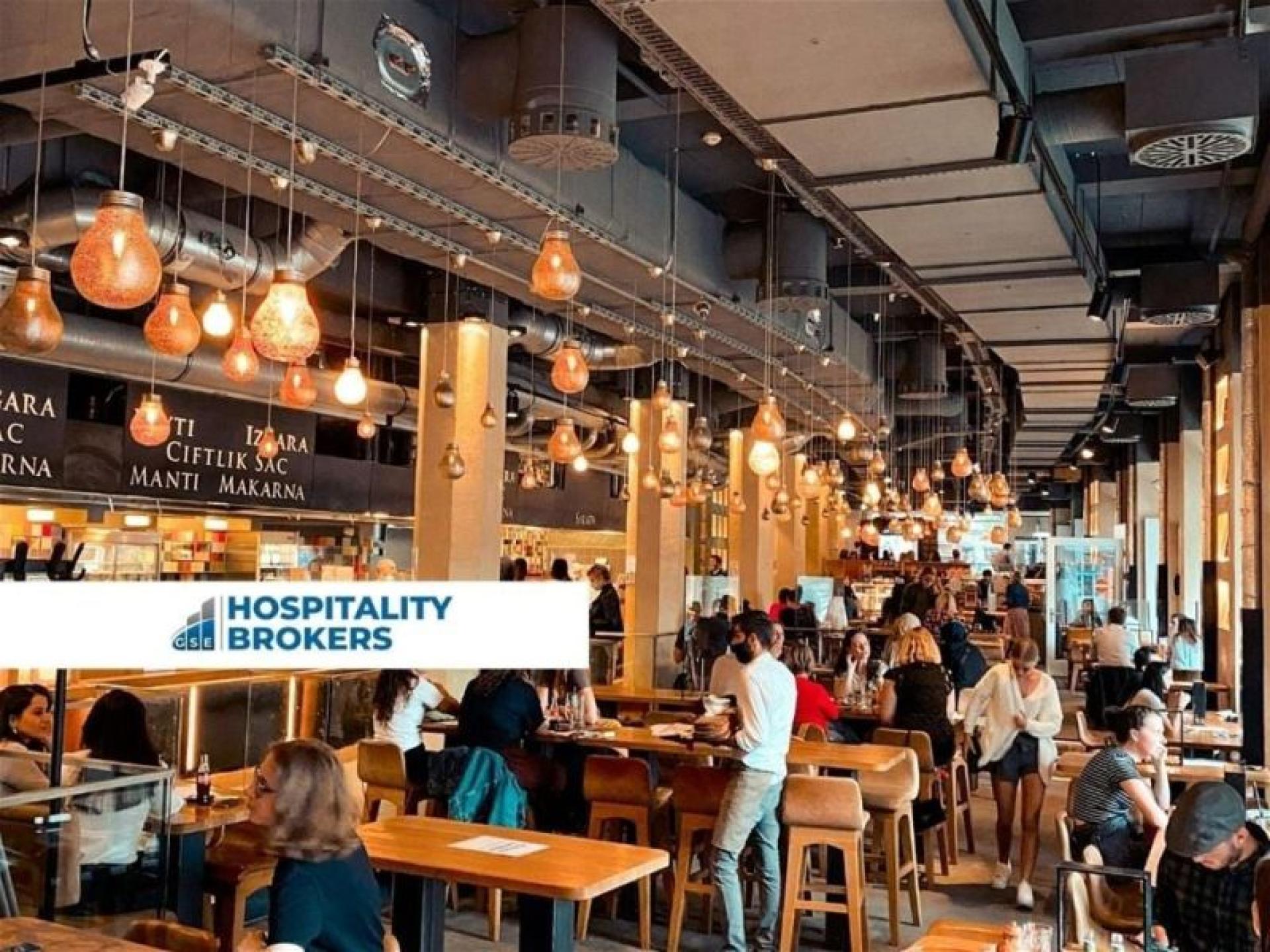Busy Cafe With Night 675737 1