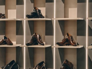 Retail Shoe Store + Online Sales. Showing a nett over $263,000 p.a.  Brisbane.
