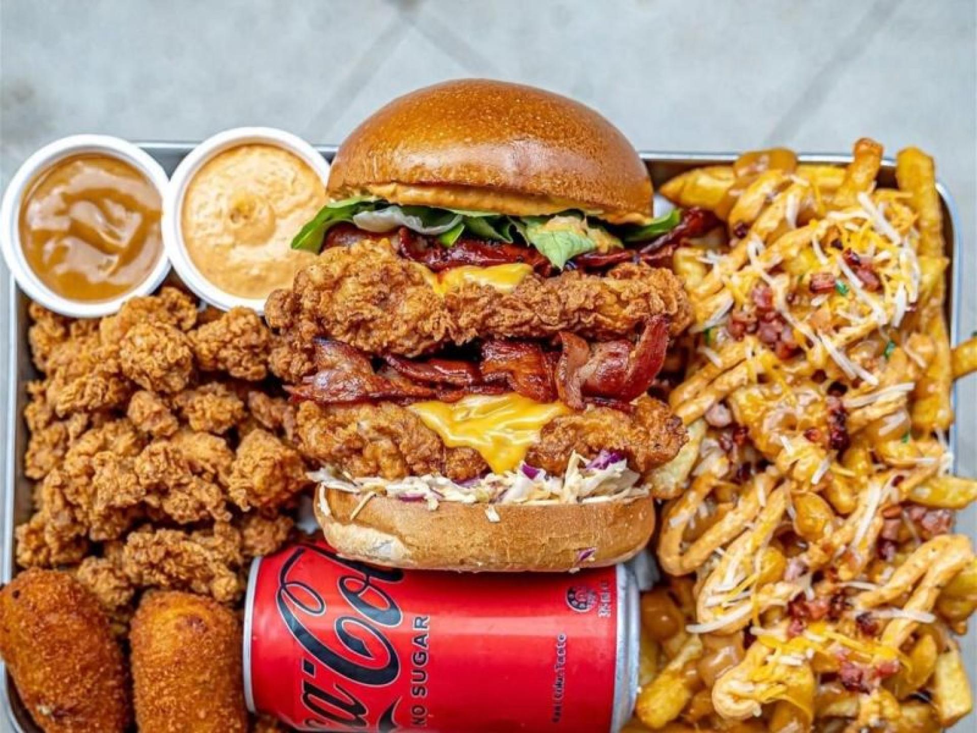 Thriving Burger & Cocktail 668457 2