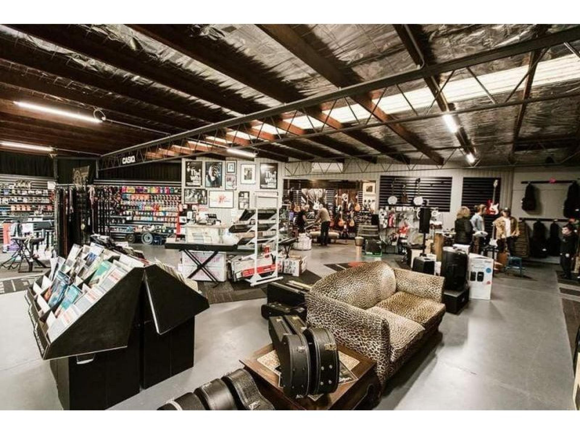 Freehold Multi-stream Music Business 677330 1