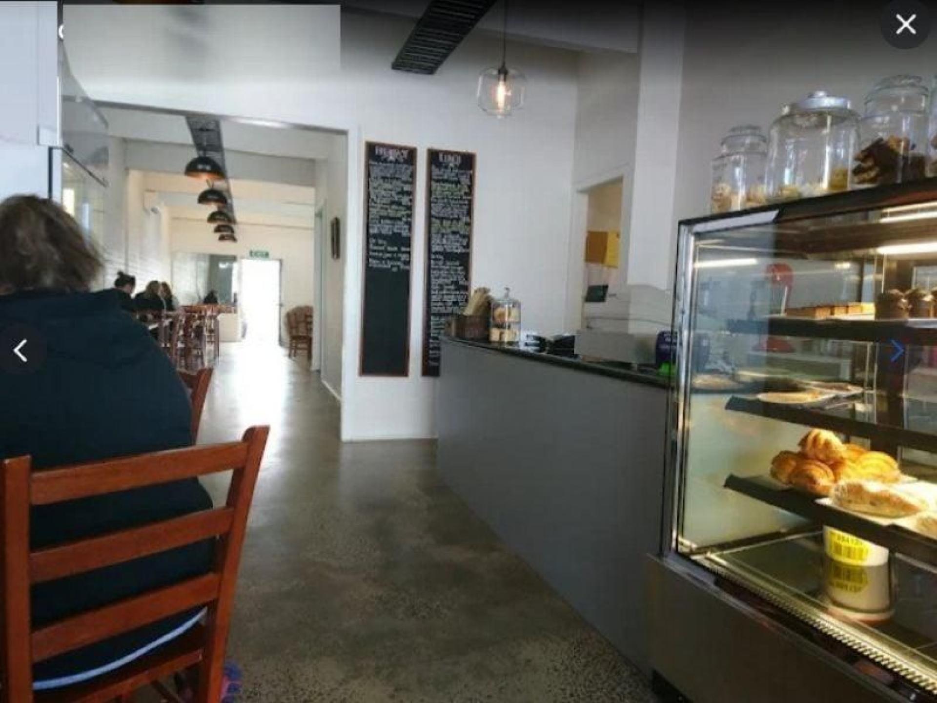 Established Cafe/restaurant Strong Local 677959 3