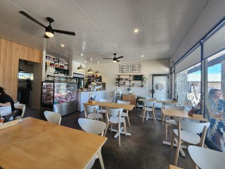 COFFEE SHOP – PRIME LOCATION – EASY TO RUN …