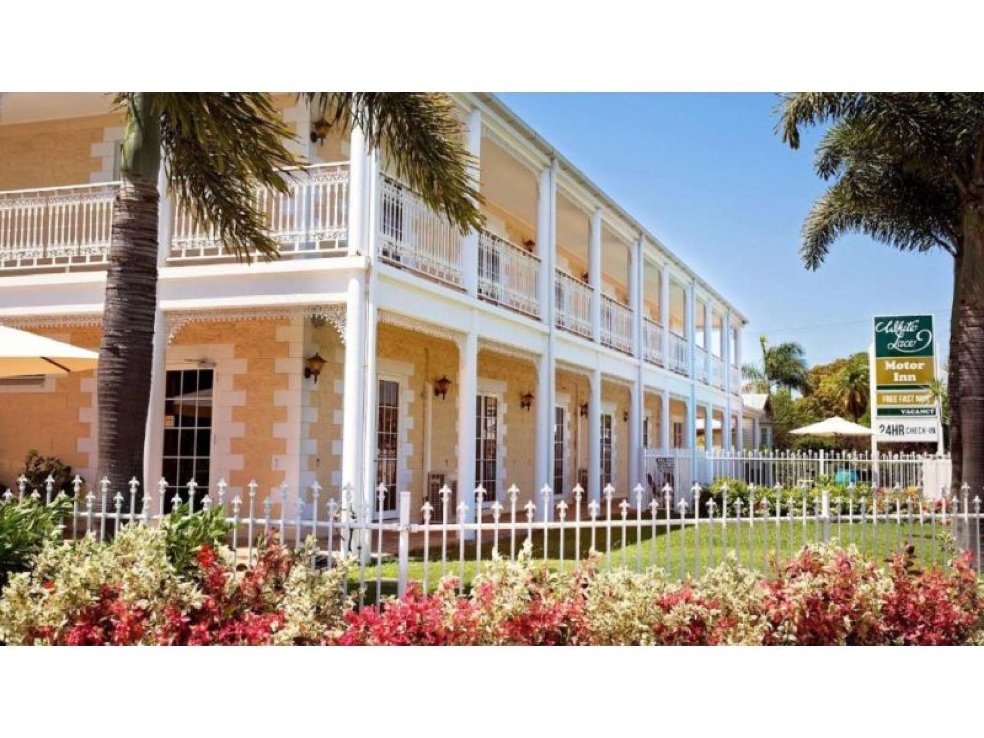 Under Offer - White 680681 1