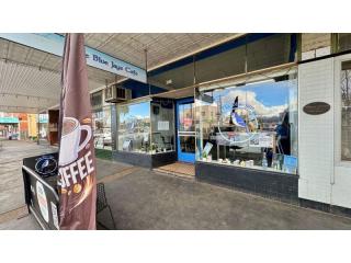 Outstanding Café Lease & Equipment Sale – Prime Main Street Location