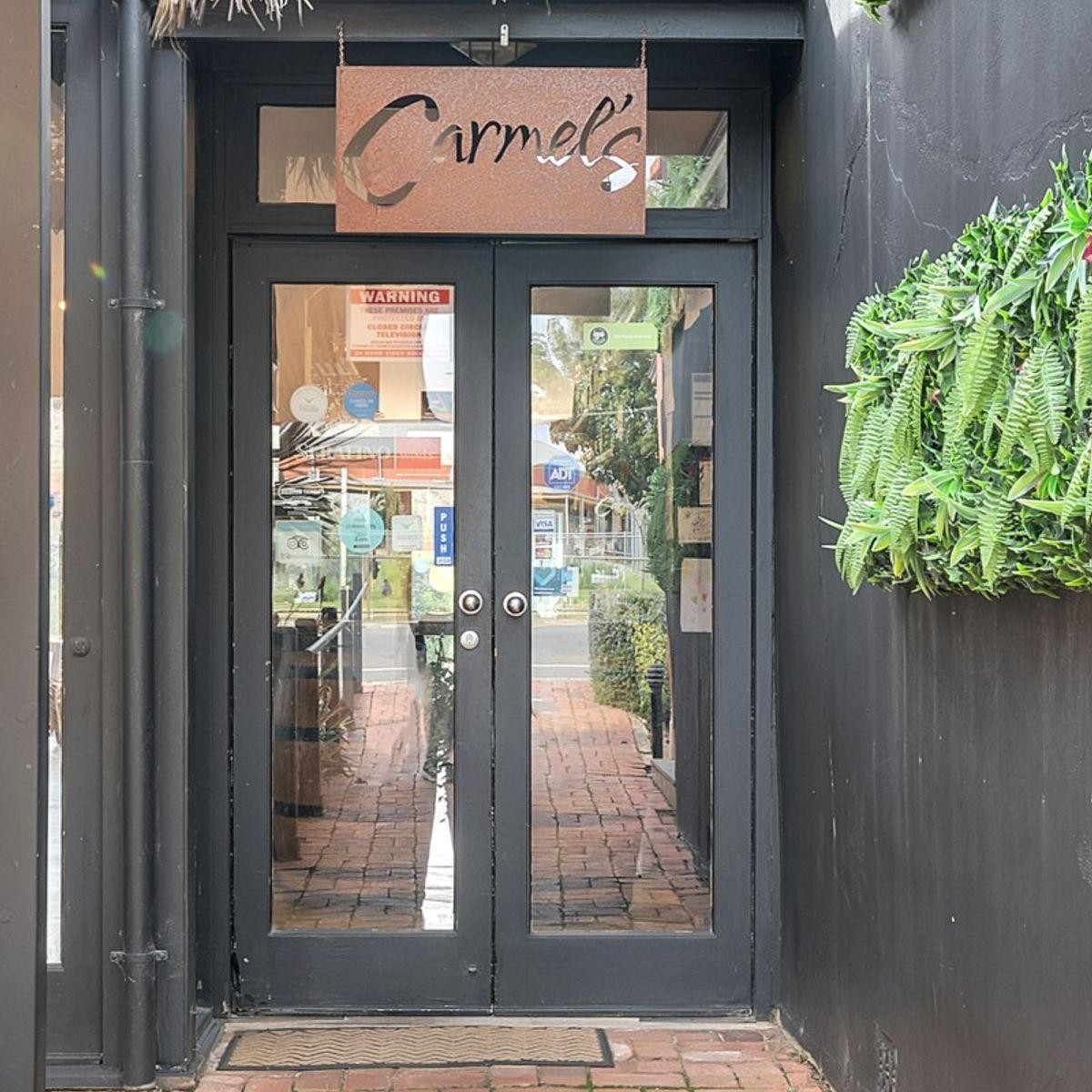 Iconic Cafe Grill Bar 682779 3