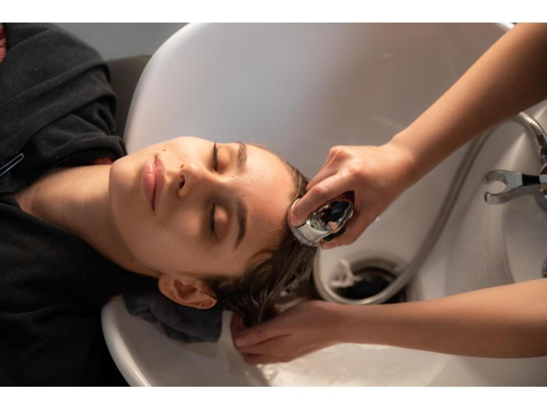 Seaside Hairdressing Salon – 681487 1