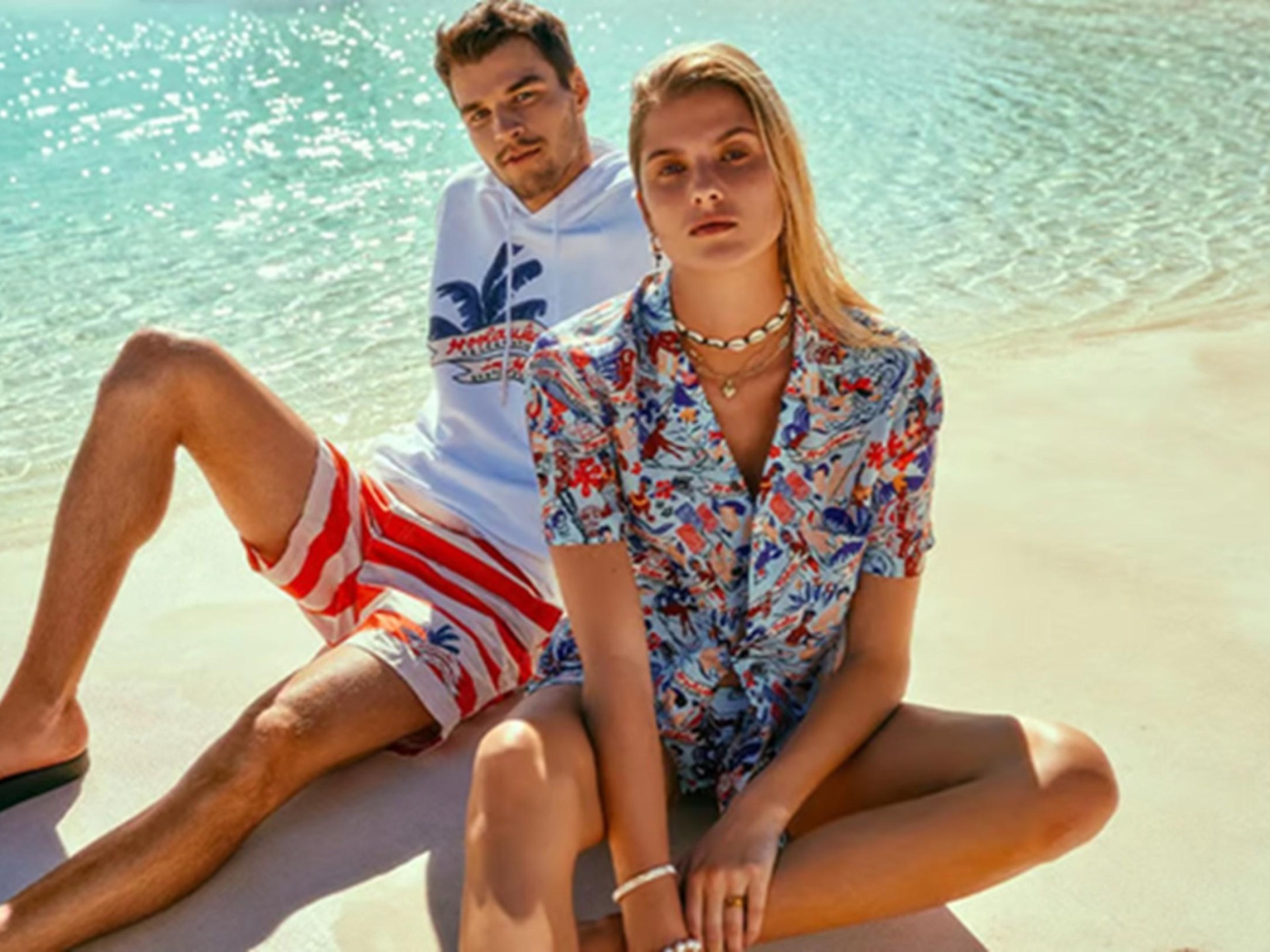 Elegant Beachside Boutique - 681120 1