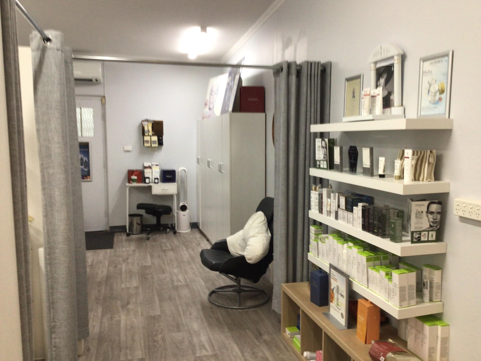 Beauty Salon 682347 3