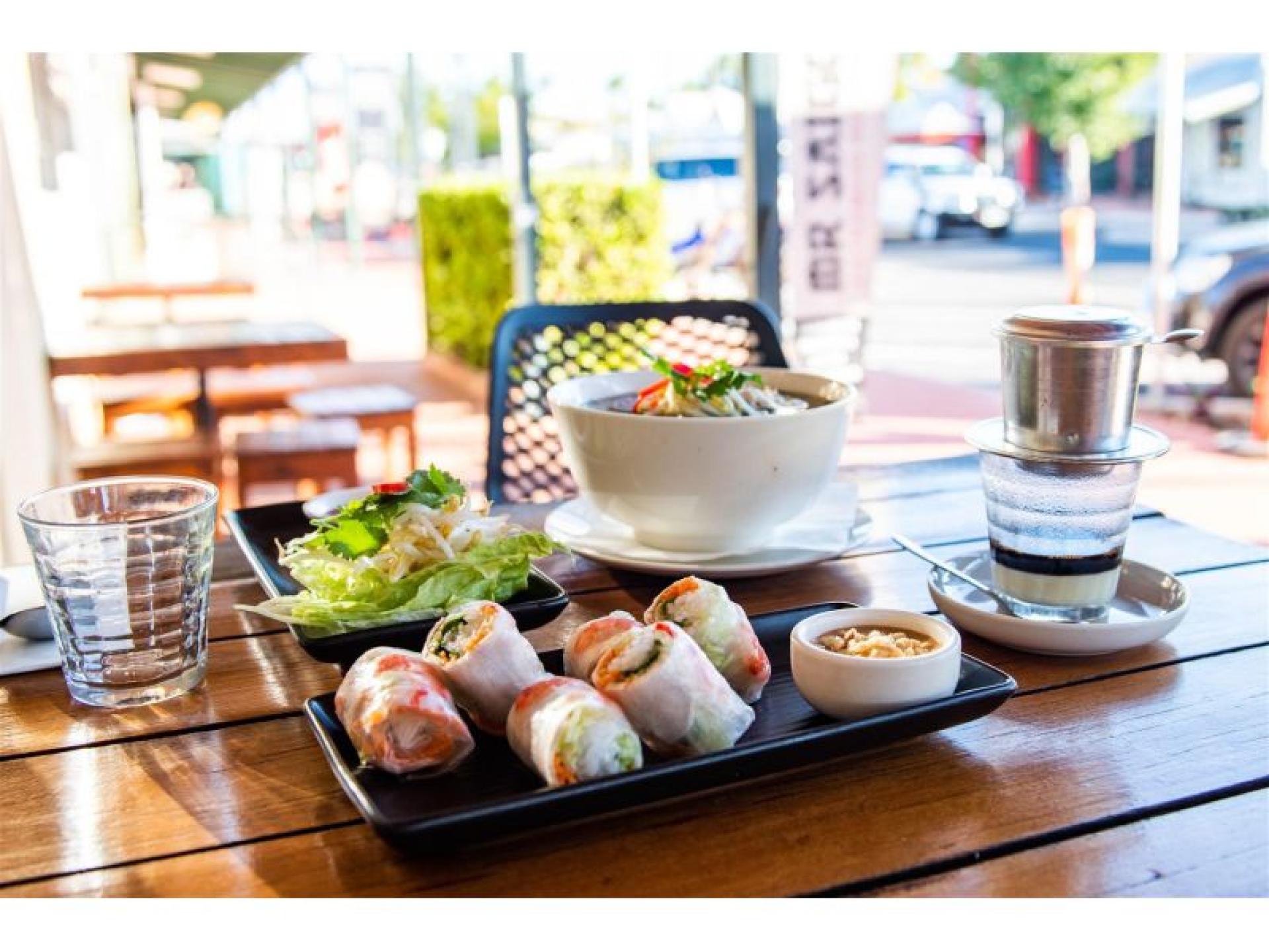 Busy Restaurant - Broome 665350 2