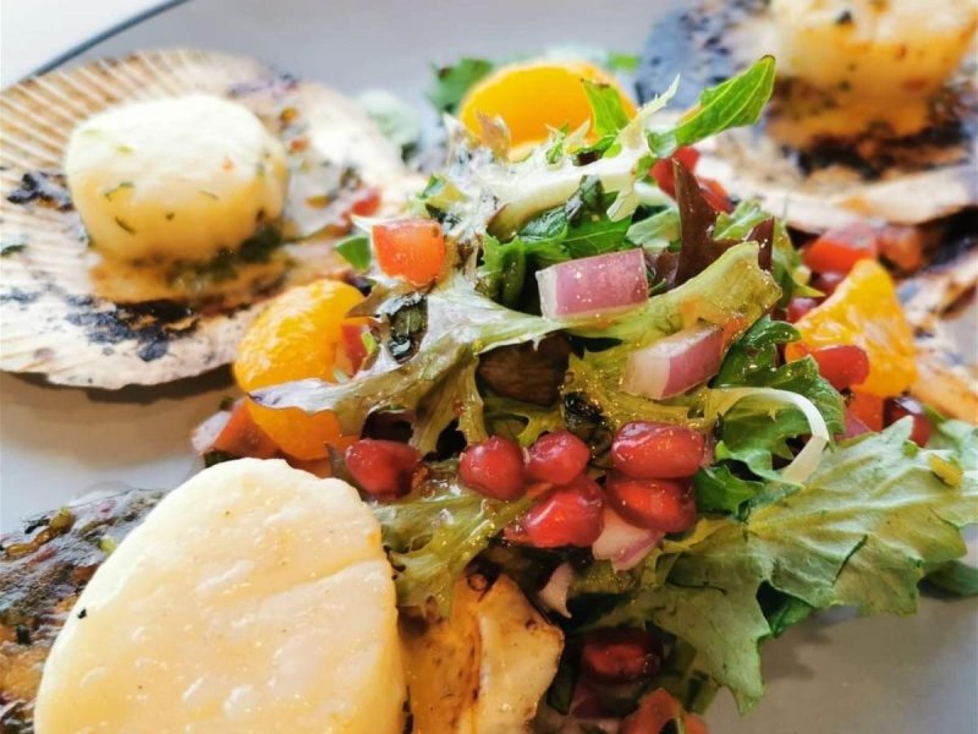 Waterfront Dining 681162 1