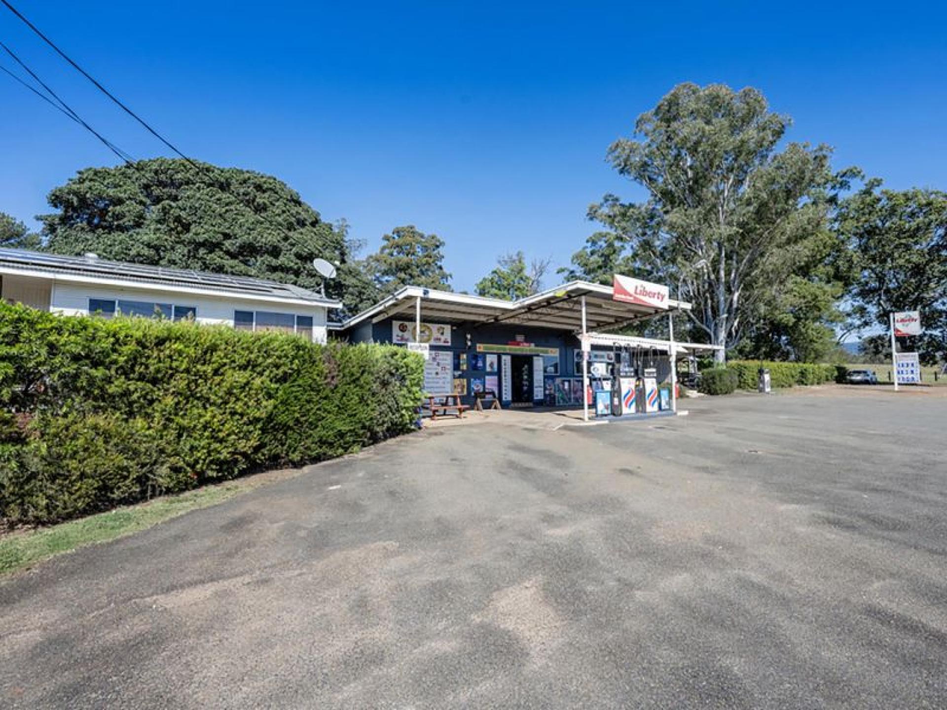 Riverfront Caravan Park And 678350 3