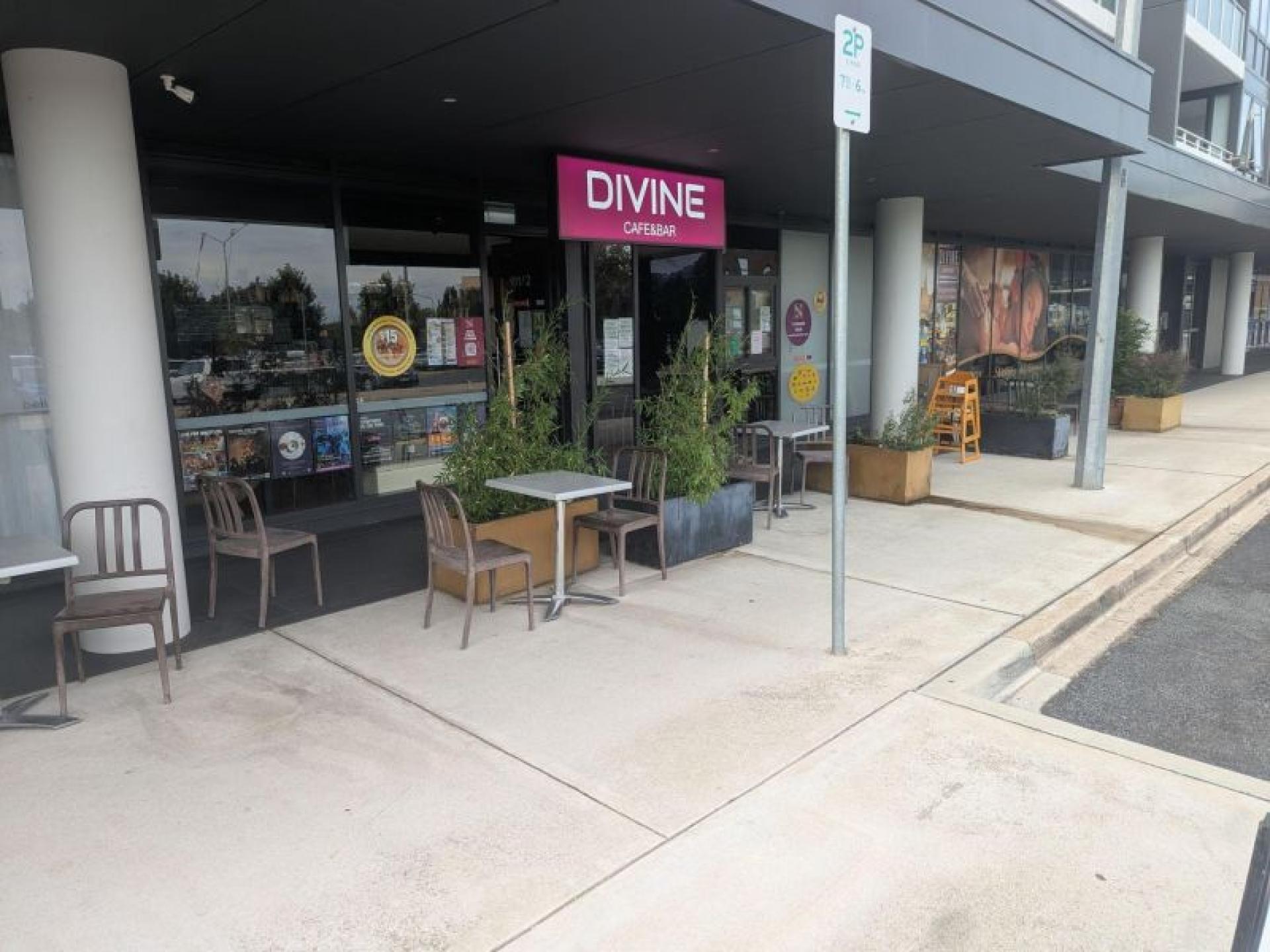 Divine Café & Bar 677919 1