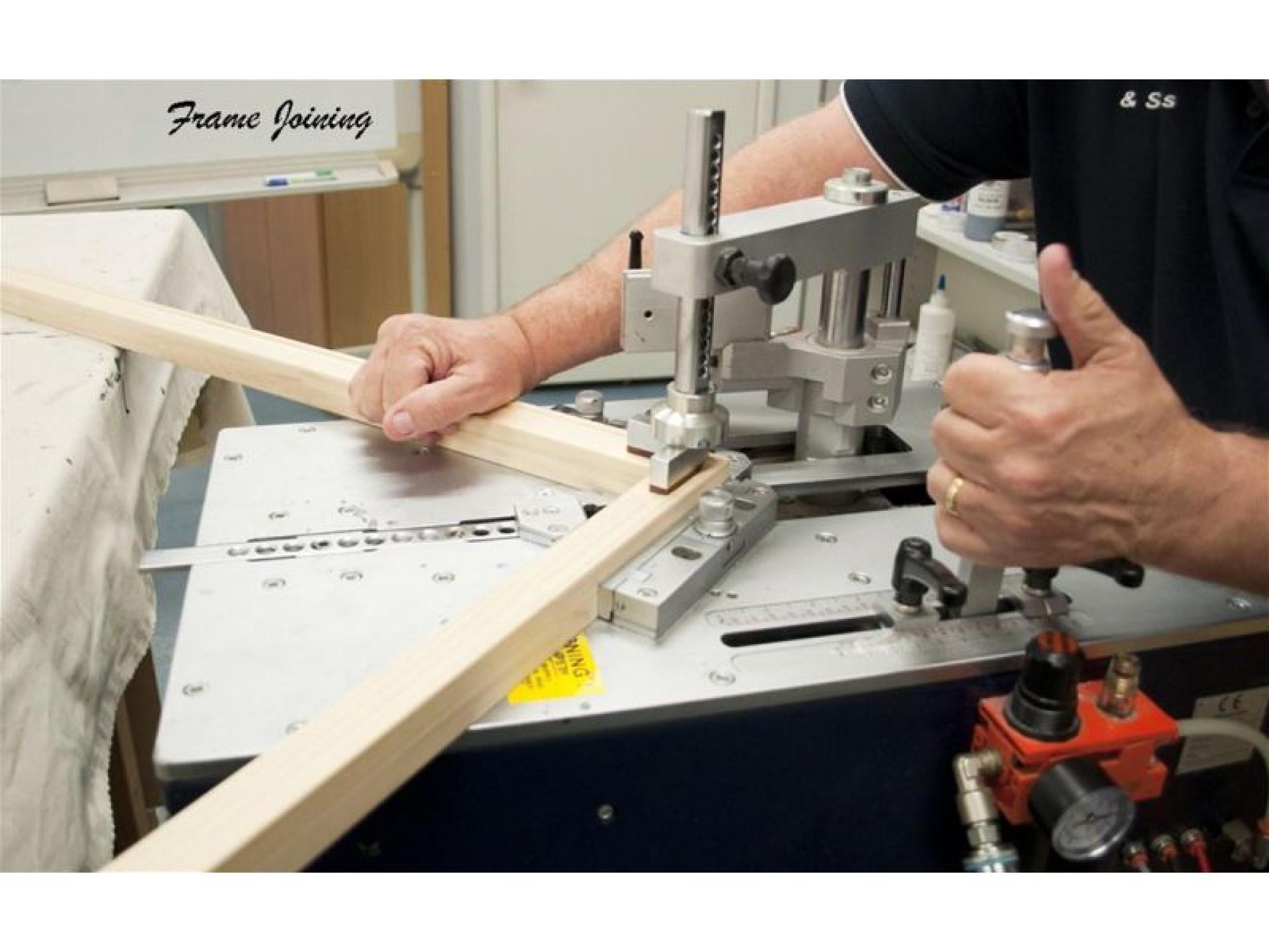 Picture Framing &amp; Signage 663755 3