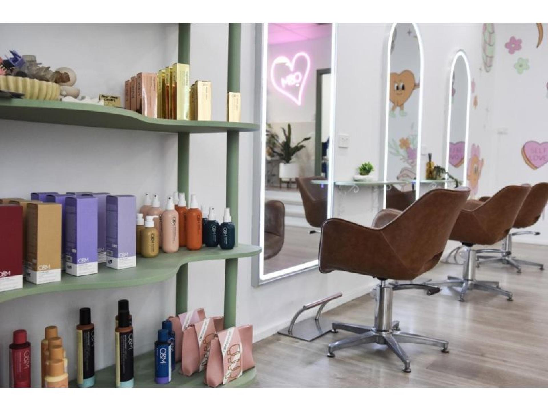 Modern Large-scale Hair / 677845 2