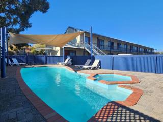 MOTIVATED VENDOR! Established 24 Room Leasehold Motel – Wentworth, NSW